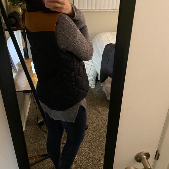 Vest - Picture 2 of 5